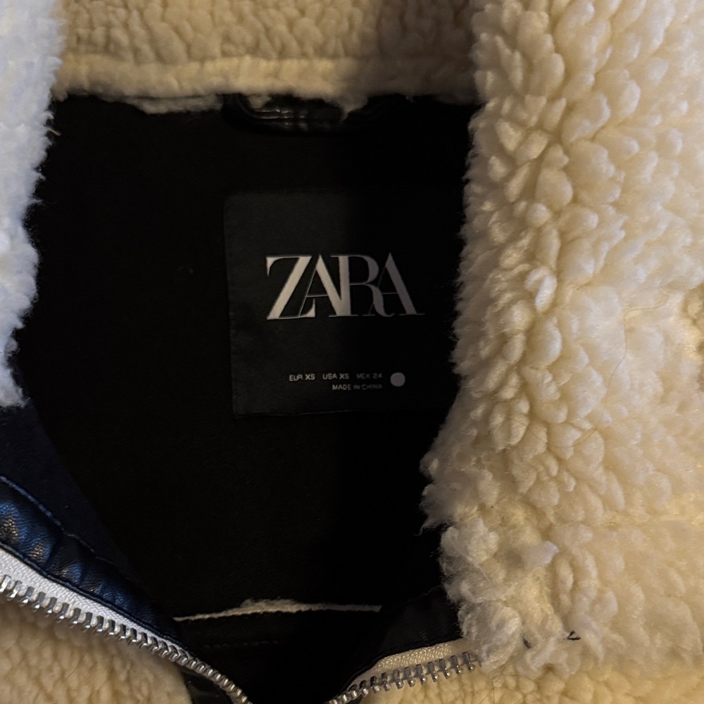 Zara Off-White Sherpa Jacket with Dark Trim - Picture 2 of 3